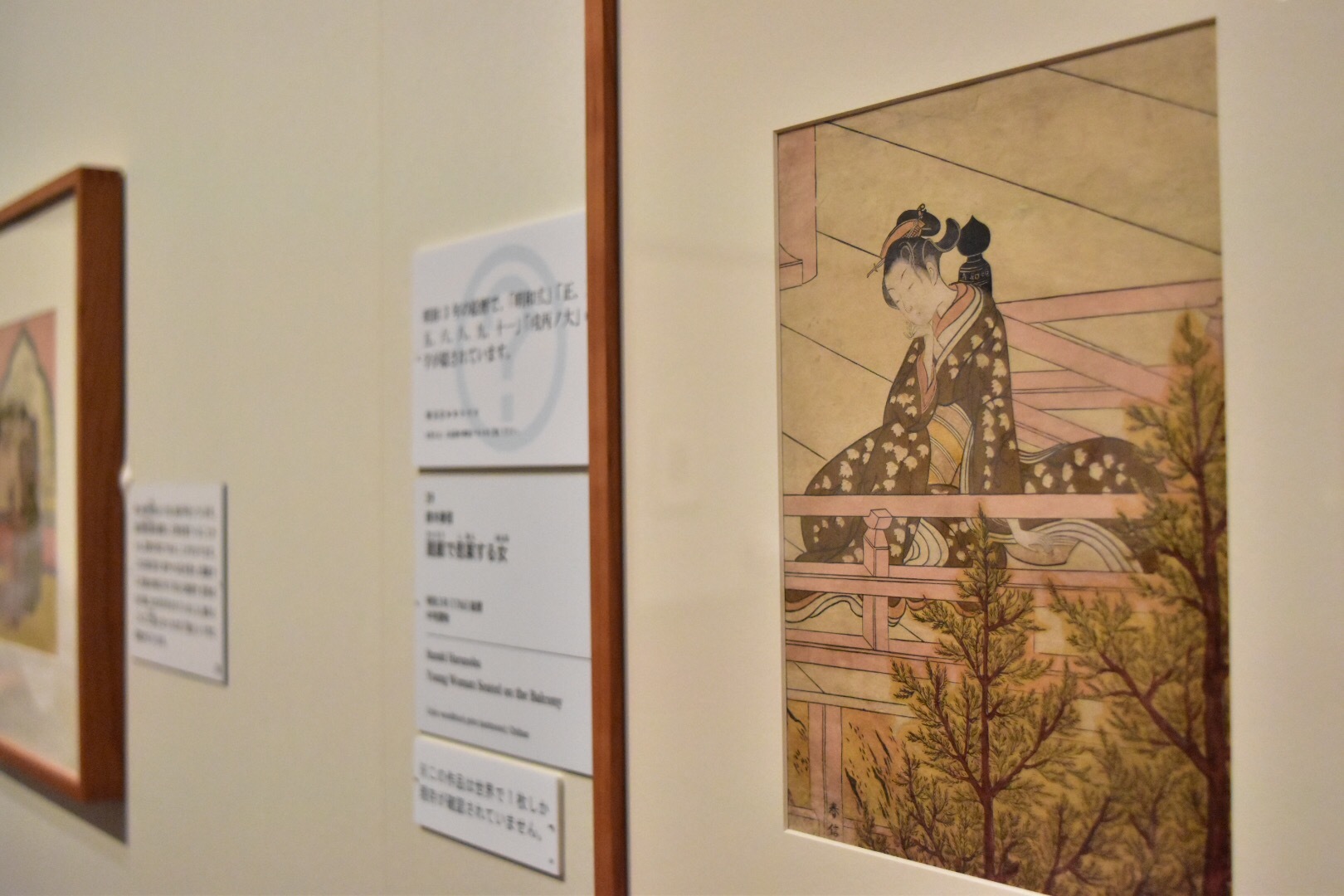 鈴木春信　《廻廊で思案する女》　明和3（1766）絵暦　中判摺物
