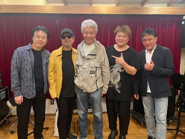 鹿賀丈史がこれまでに出逢った選りすぐりの楽曲を披露するソロLIVEを開催　コメントとリハーサル場の写真が公開
