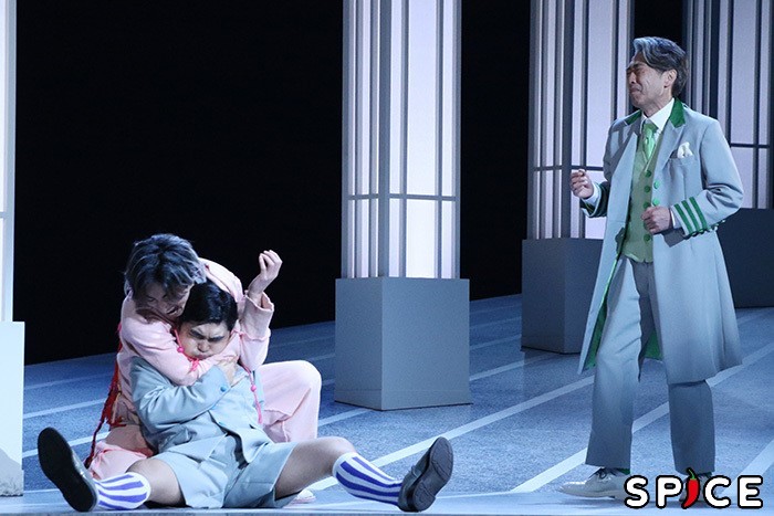 『新ハムレット～太宰治、シェイクスピアを乗っとる！？～』舞台写真