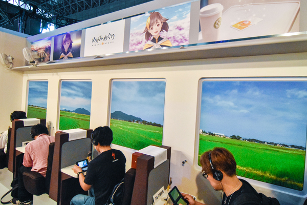 交通系ICとコラボということもあって、試遊席は電車風。