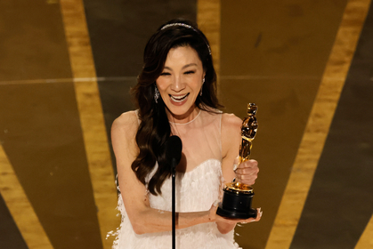 ミシェル・ヨーのアジア系初主演女優賞など『エブリシング・エブリウェア・オール・アット・ワンス』が7冠 『第95回アカデミー賞』授賞式