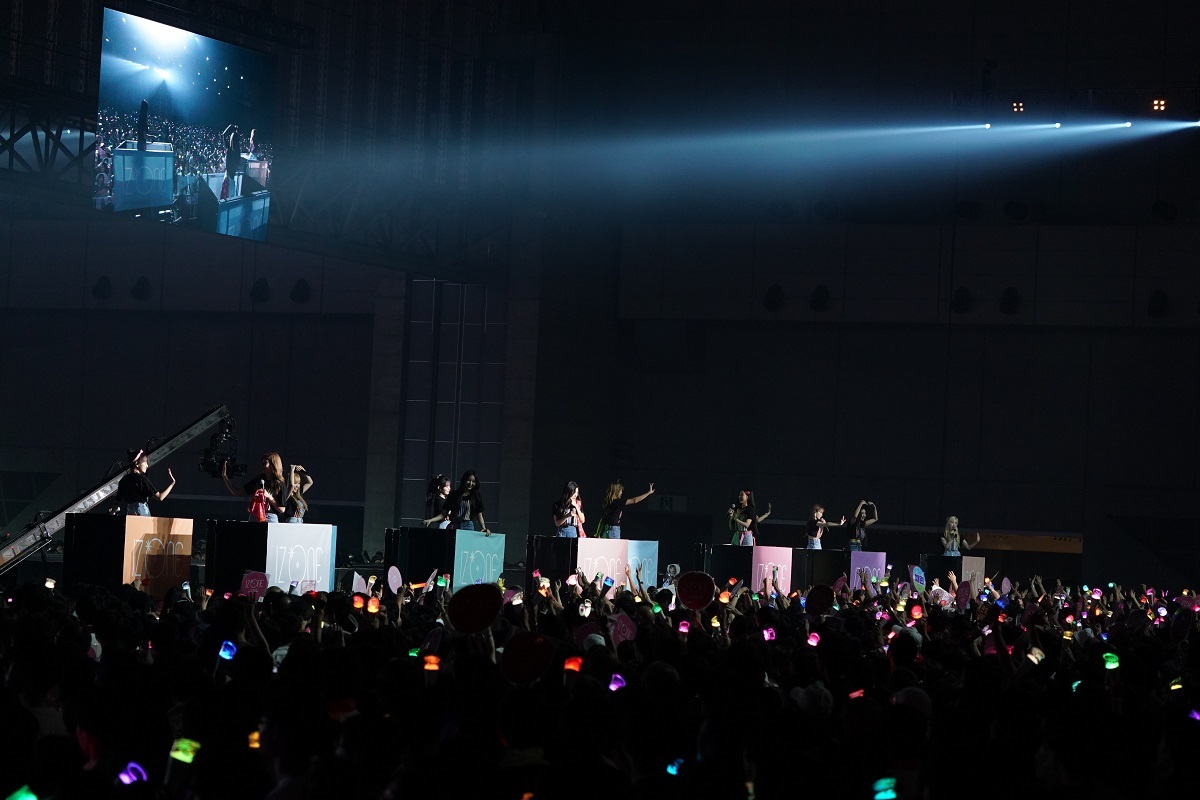 IZ*ONE (C)OFF THE RECORD
