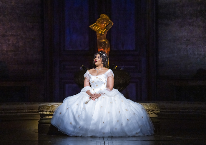 Pretty Yende as Violetta Valéry in La traviata, The Royal Opera  ©2022 ROH. Photograph by Tristram Kenton
