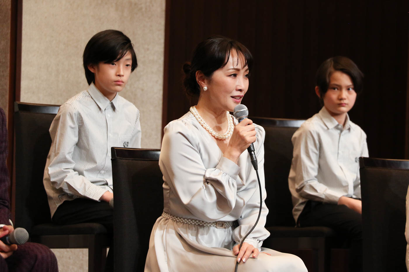 （左から）越永健太郎、濱田めぐみ、ポピエルマレック健太朗
