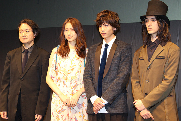 （左から）白井晃、大野いと、志尊淳、栗原類