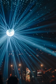 湯木慧、初のフルアルバムリリース記念全国ツアー『Wは誰だ。』に幕　ツアーファイナル映像に編集を加え“新たな作品”として発表