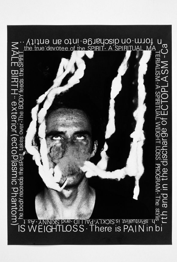 エクトプラズム#2 外に出るエクトプラズムの幻 「ポルターガイスト」シリーズより 1979年 Art (c) Mike Kelley Foundation for the Arts. All rights reserved/Licensed by VAGA, New York, NY