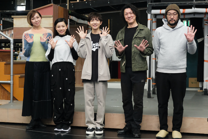 （右から）演出のウォーリー木下、出演する吉野圭吾、川﨑皇輝、長澤樹、湖月わたる