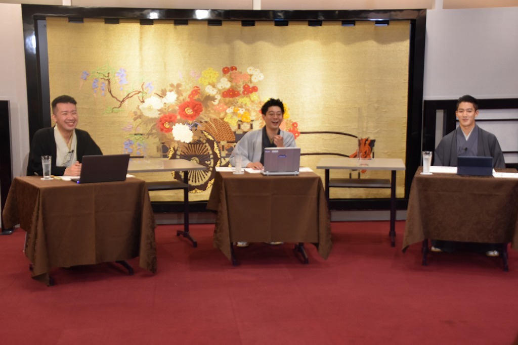 （左から）雷門小助六、柳亭小痴楽、尾上右近 (C)松竹株式会社