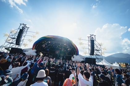 富士山のふもとで音楽と自然に浸る『朝霧JAM』で、プロカメラマンによる記念撮影も