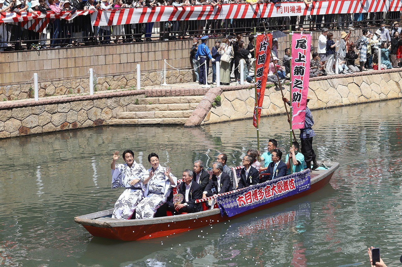 （右から）菊之助、愛之助 　　　(C)博多座