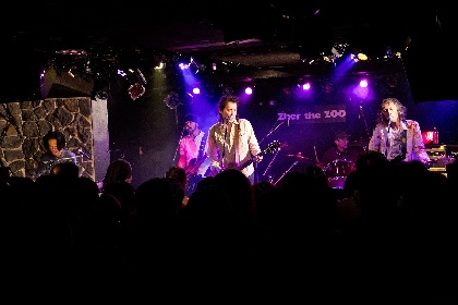 THE NEON BOYZによる『FOUR PIECES』30周年記念ライブは、THE ROOSTERZの“復活”だった