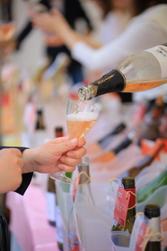 名古屋・鶴舞公園に70種超のワインが集まる“ワインフェス” 『SAKURA WINE FESTIVAL 2024』が2日間にわたって開催