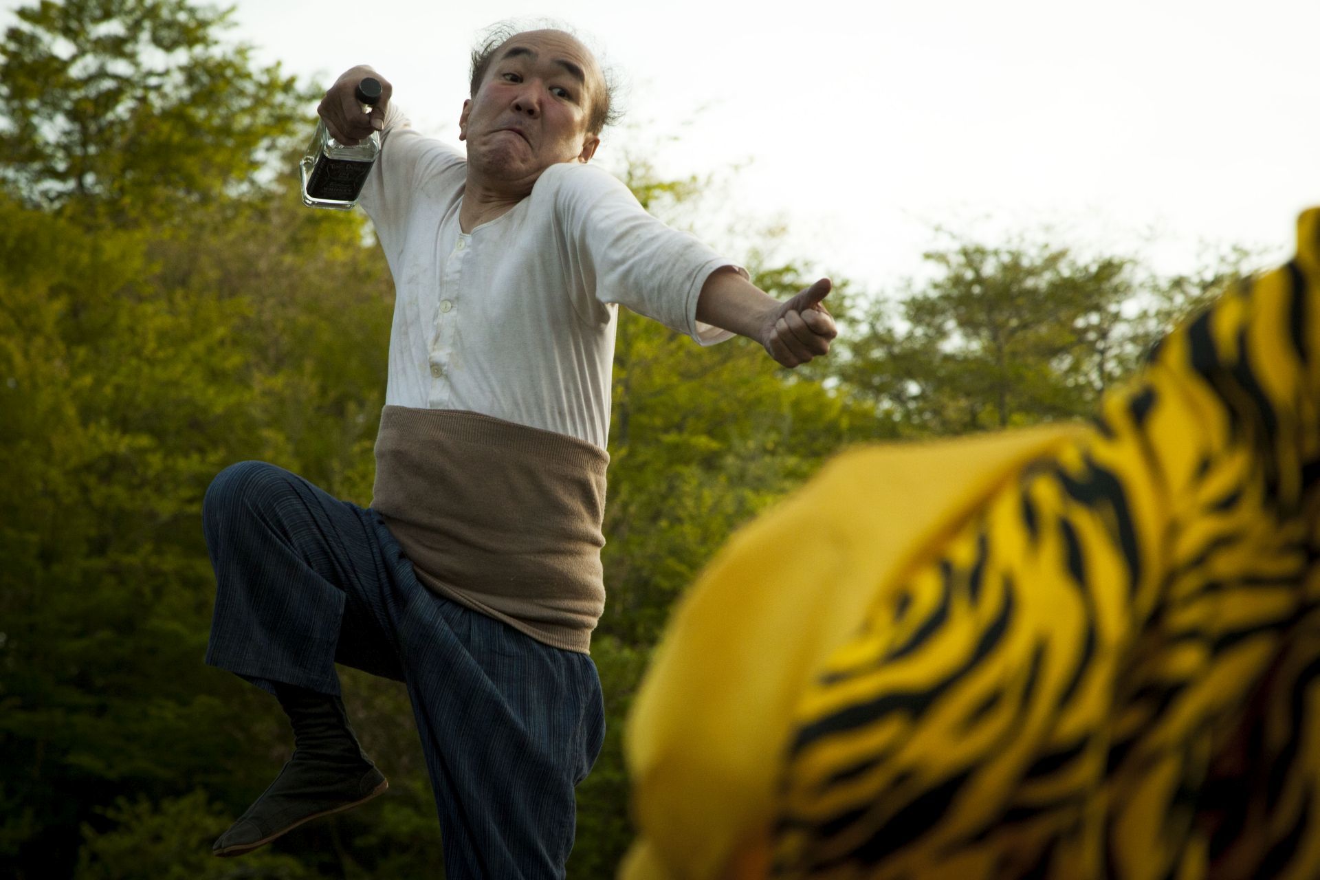 温水洋一演じる世界最強の武闘家・中村泰造 