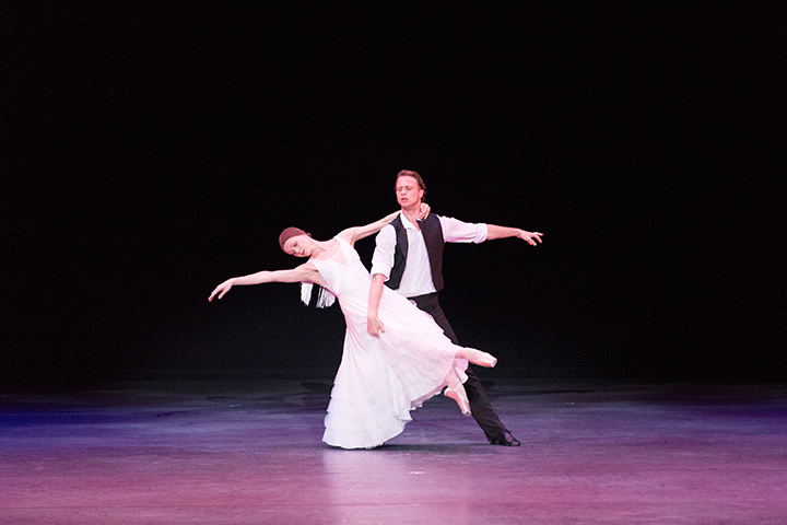 「Fragments of one’s Biography」より（振付：V.ワシーリエフ）ウリヤーナ・ロパートキナ、アンドレイ･エルマコフ Photo:M.Terashi/TokyoMDE