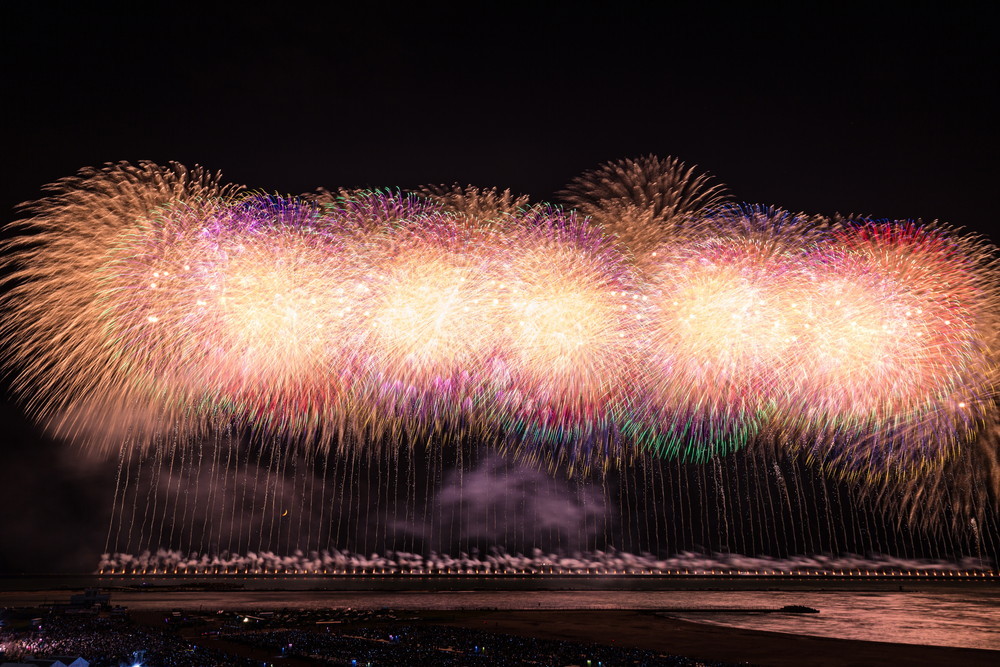 海と花火をたっぷりと堪能できる花火大会 ぎおん柏崎まつり海の大花火大会 の魅力にせまる Spice エンタメ特化型情報メディア スパイス