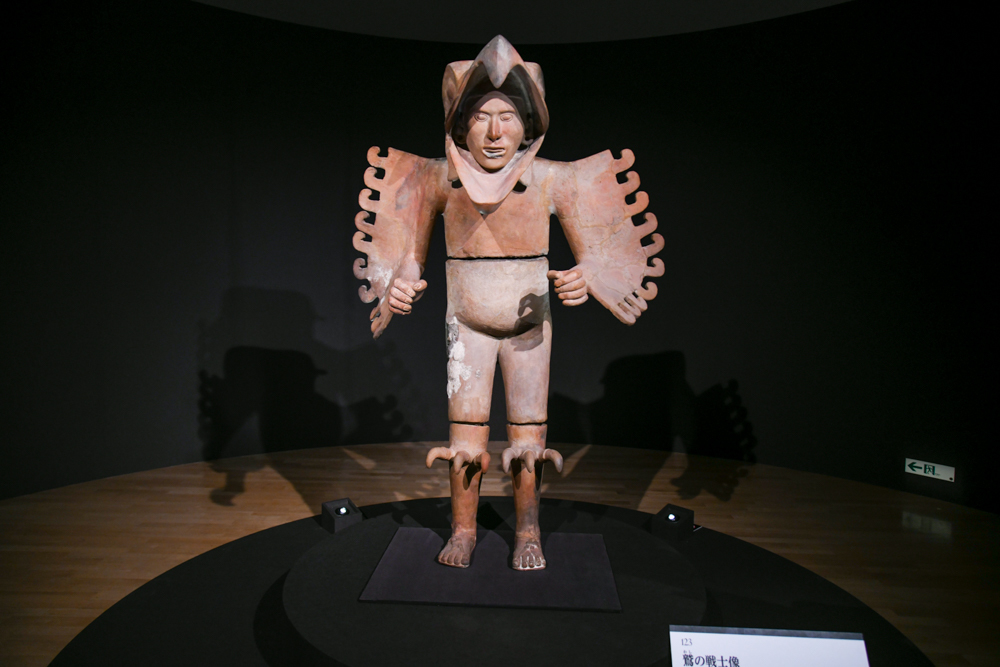 《鷲の戦士像》　アステカ文明　1469〜86年　テンプロ・マヨール博物館