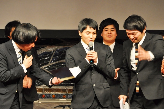 「ヨーロッパ企画の京都ニューシネマ vol.6」で新作を上映する、ヨーロッパ企画映像スタッフの甲斐隼平（右から三番目）。 ［撮影］吉永美和子