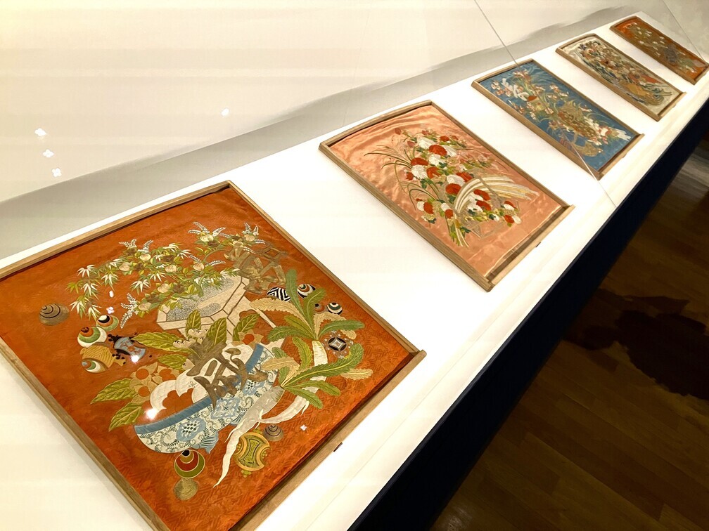 重要文化財《刺繡掛袱紗》 瑞春院（お伝の方）所用　31枚　江戸時代 17～18世紀　奈良・興福院（奈良市）蔵　※前期・後期で入替