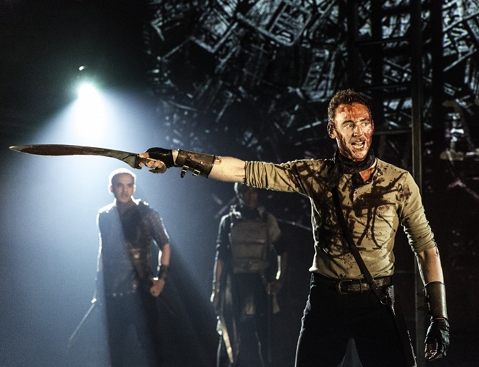 Coriolanus (Tom Hiddleston). Photo by Johan Persson.