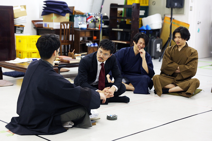 左から、渋六役の須賀貴匡、ノギ役の池田努、ショー役の青柳尊哉、飄風役の宮崎秋人