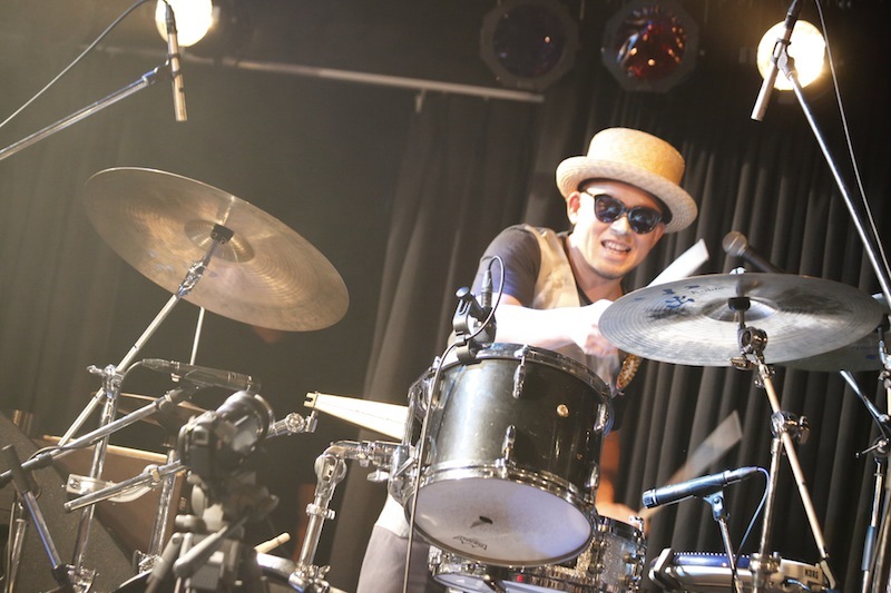 H ZETTRIO