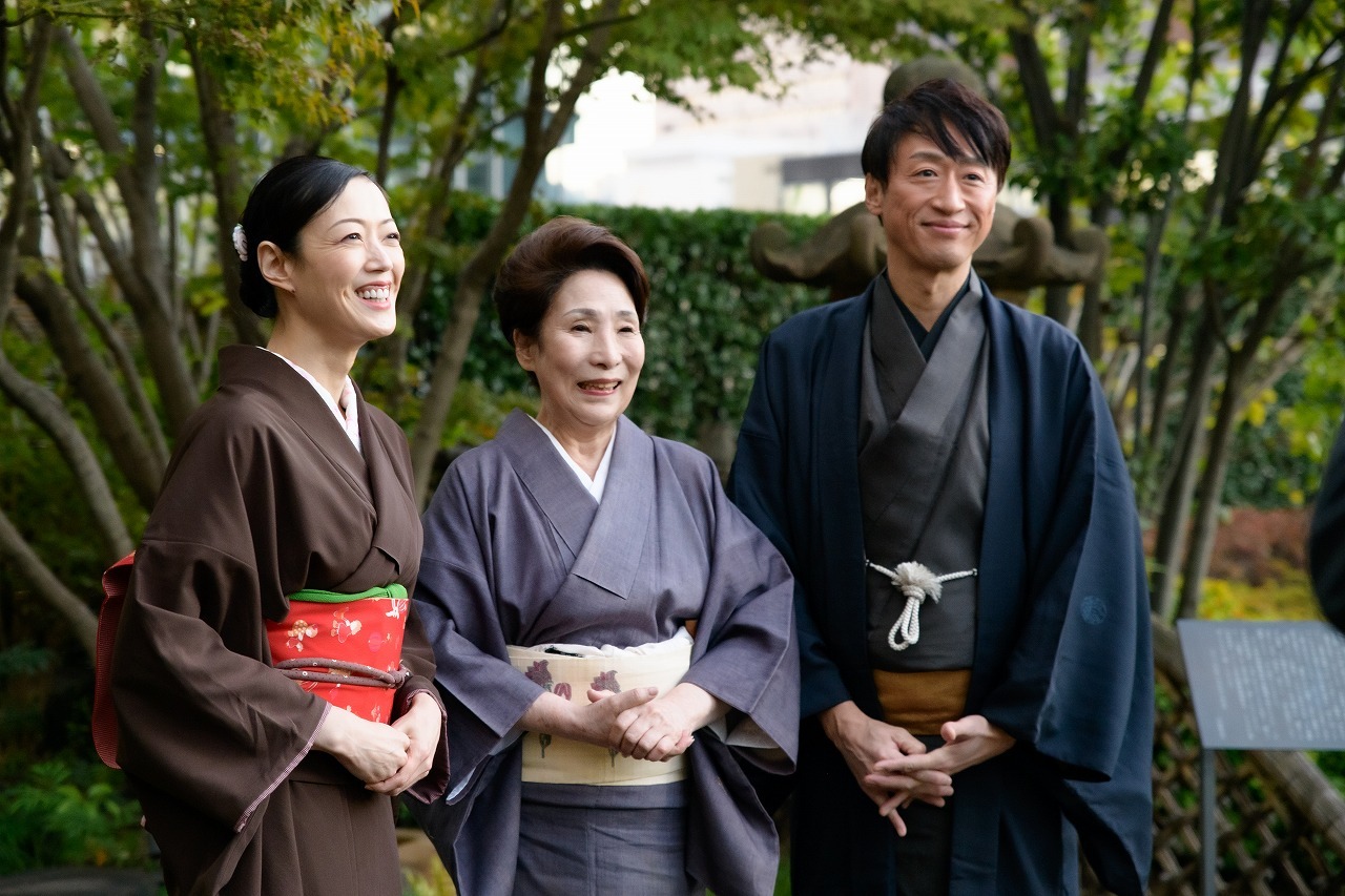 （左から）大和悠河、波乃久里子、喜多村緑郎