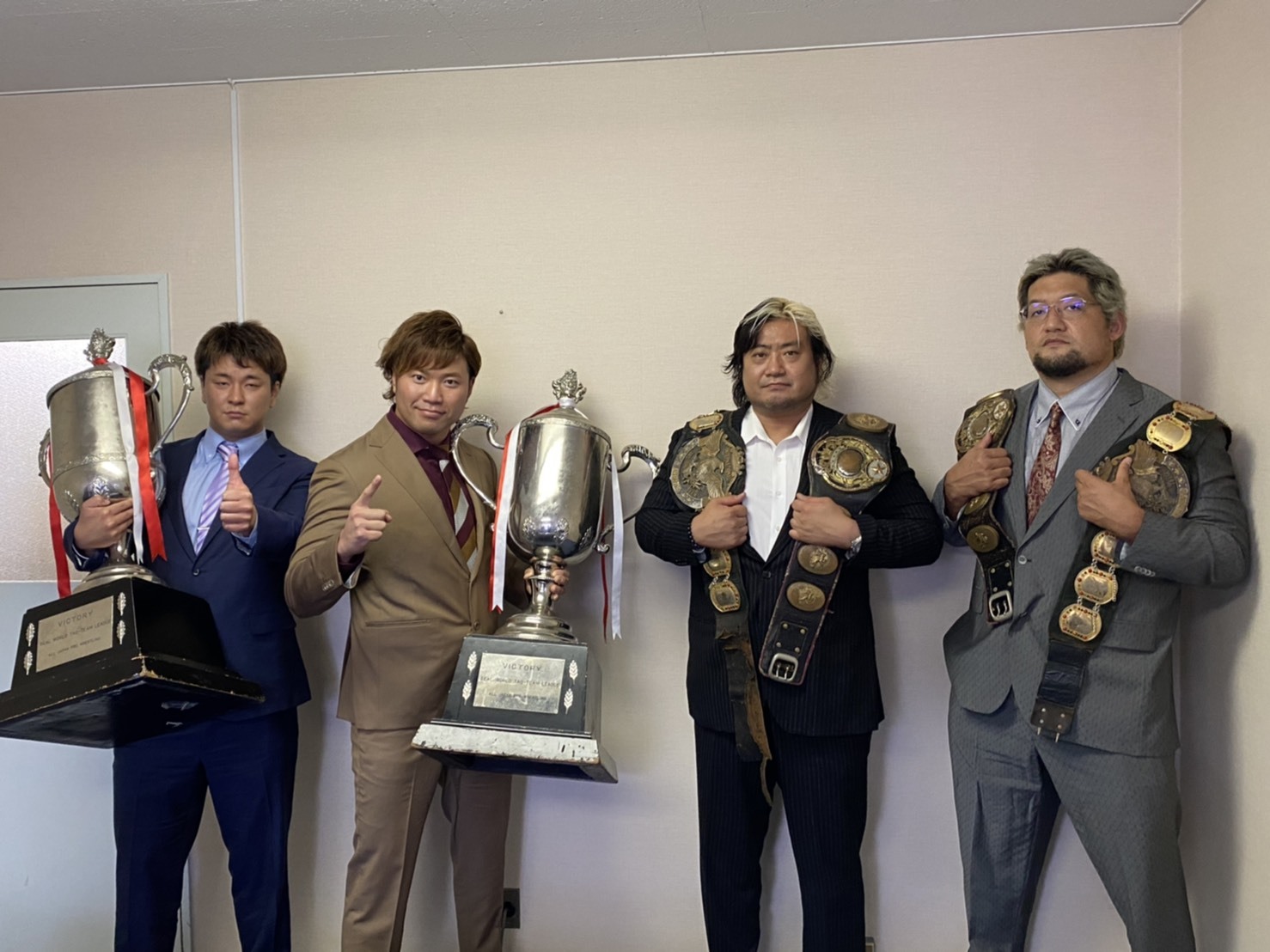 世界最強タッグ決定リーグ戦優勝者・青柳優馬＆宮原健斗組（左）が、世界タッグ選手権王者・諏訪魔＆石川修司組（右）と対戦