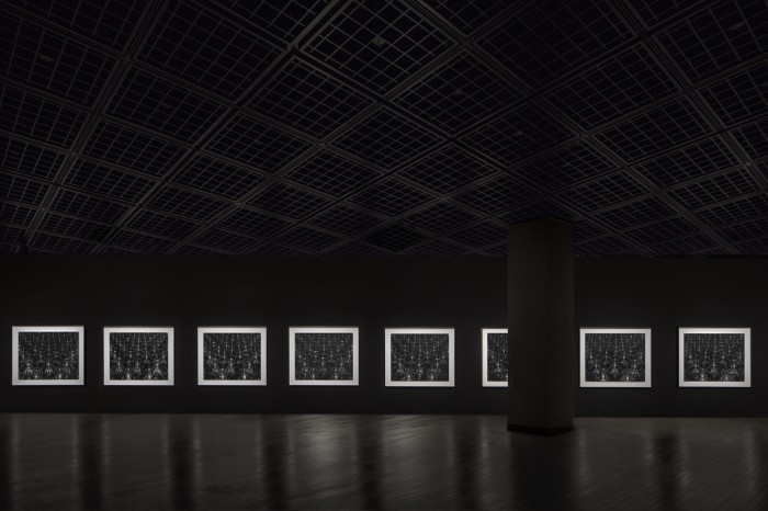 〈仏の海〉1995（展示風景）©Sugimoto Studio