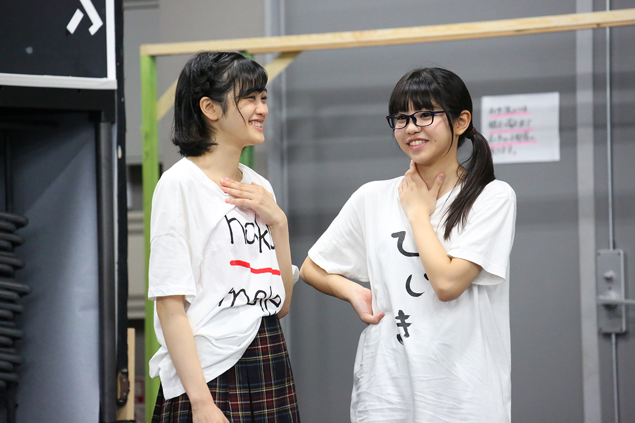 （左から）小泉萌香、佐藤日向