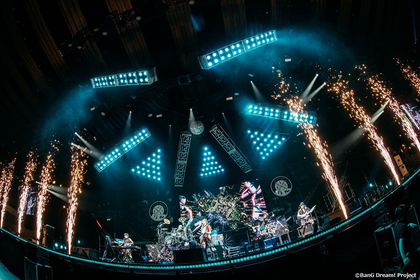 バンドリーマーたちを踊りに踊らせた“反逆の音波”がここに！RAISE A SUILEN「REBEL SOUNDWAVE」ライブレポート