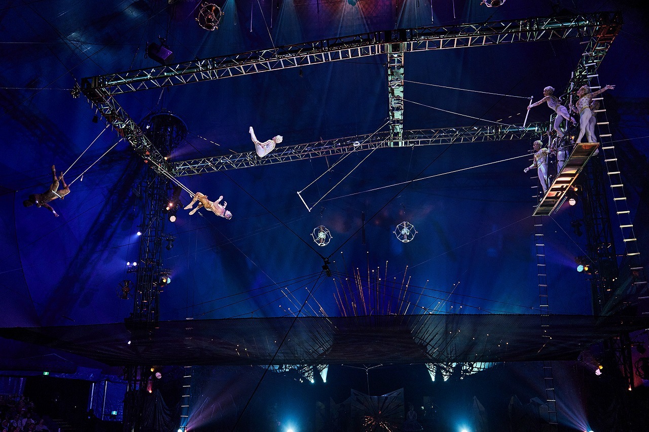 フライング・トラピス 　　　Photos: Cirque du Soleil 2021 / Costumes: Dominique Lemieux