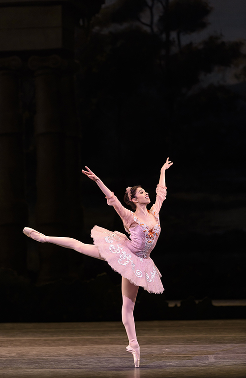 ロイヤル・バレエ『眠れる森の美女』Yasmine Naghdi as Princess Aurora in The Sleeping Beauty  ©2017 ROH. Photograph by Bill Cooper