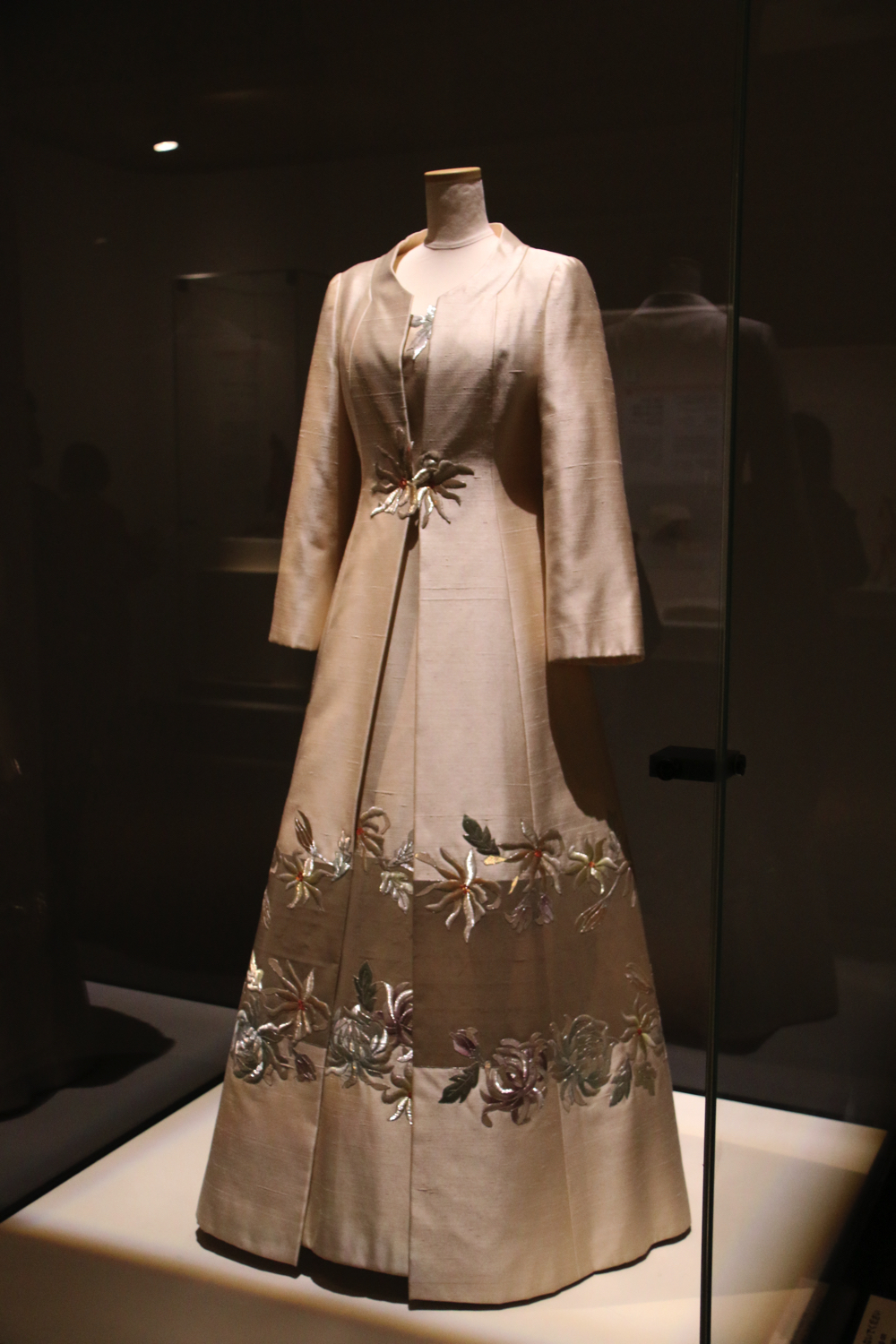 イヴニングドレス、コート　昭和時代・20世紀　宮内庁侍従職所管　前期展示