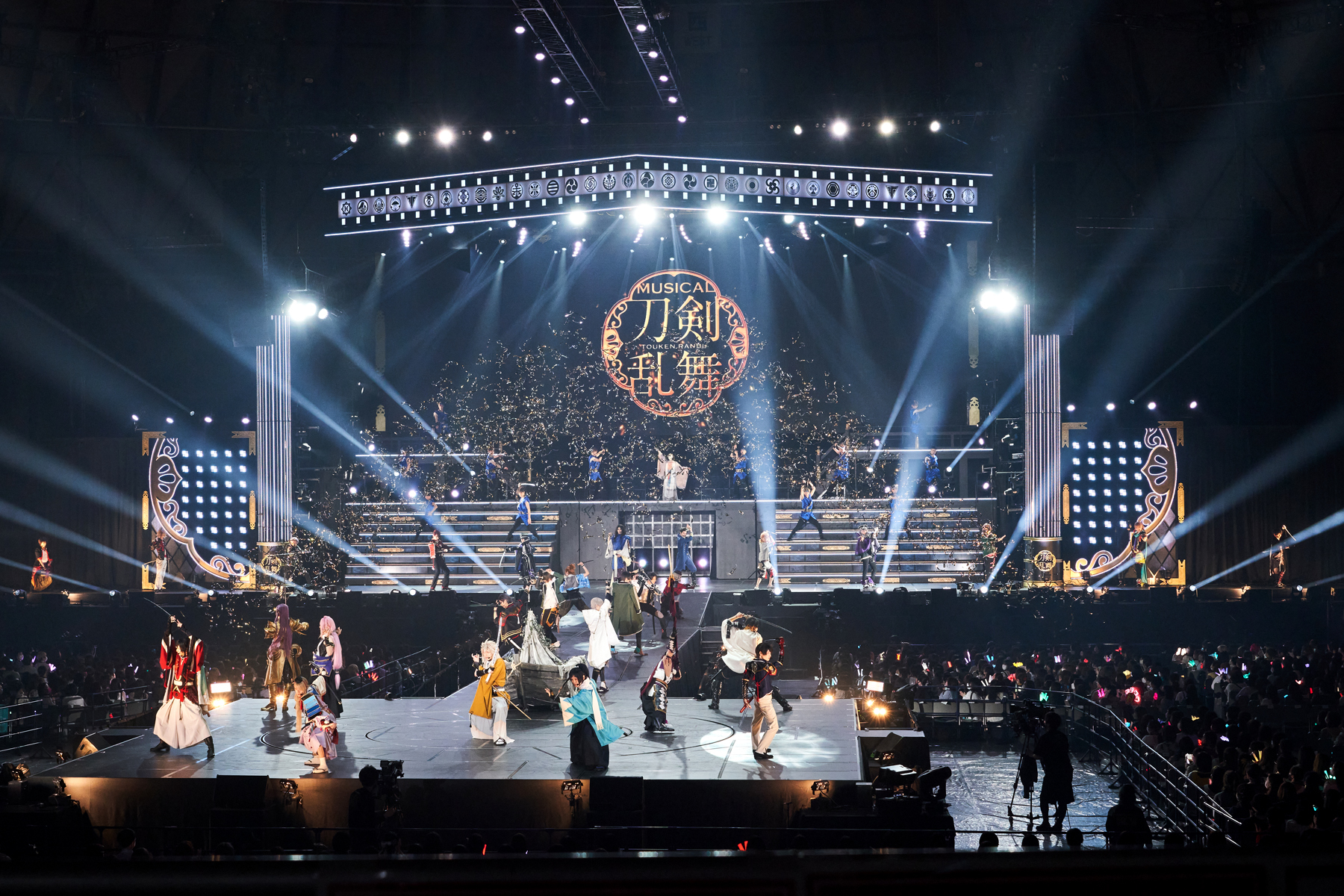 ミュージカル『刀剣乱舞』 ～真剣乱舞祭2022～が開幕 初日公演の舞台