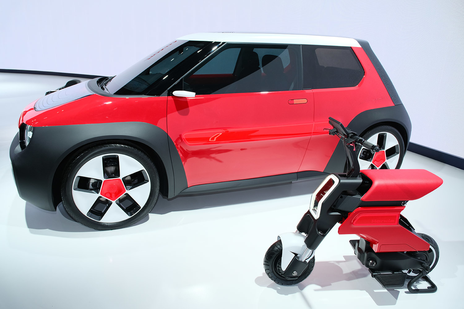 HONDAブースではシティとモトコンポを彷彿させるモデルも展示