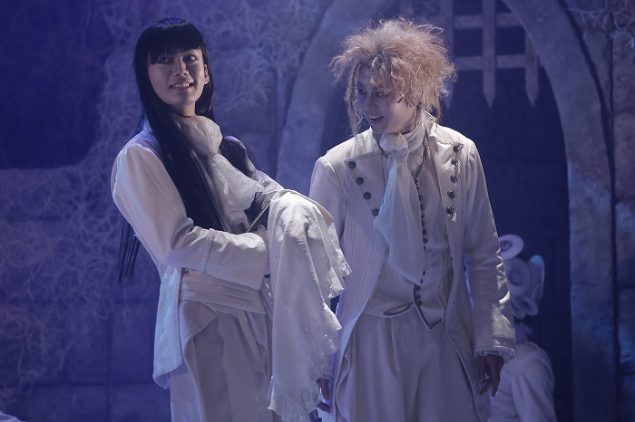 左がジュリオ（演：田中亨）本番の衣裳／『COCOON 月の翳り』（’19年）