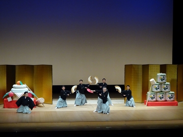 初登場の岡山で地元の酒や餅とのコラボも、12人の日本舞踊家集団 弧の会が表現する「素踊りでの身体表現そのもののカッコ良さ」