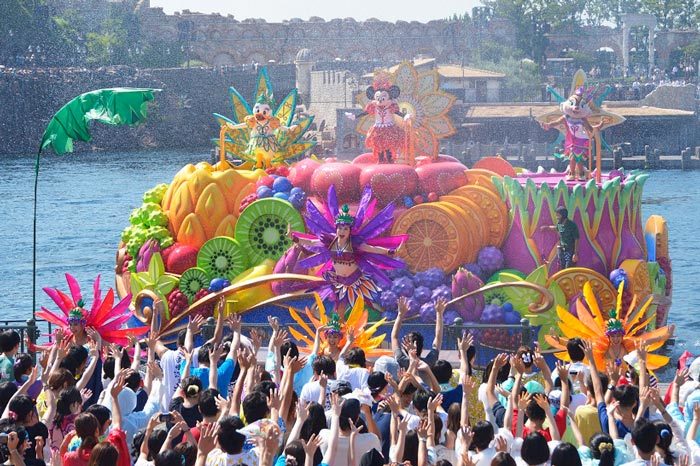 東京ディズニーランド今年の夏祭りは 彩涼華舞 東京ディズニーシーの新ミュージカルショーの詳細も明らかに Spice エンタメ特化型情報メディア スパイス