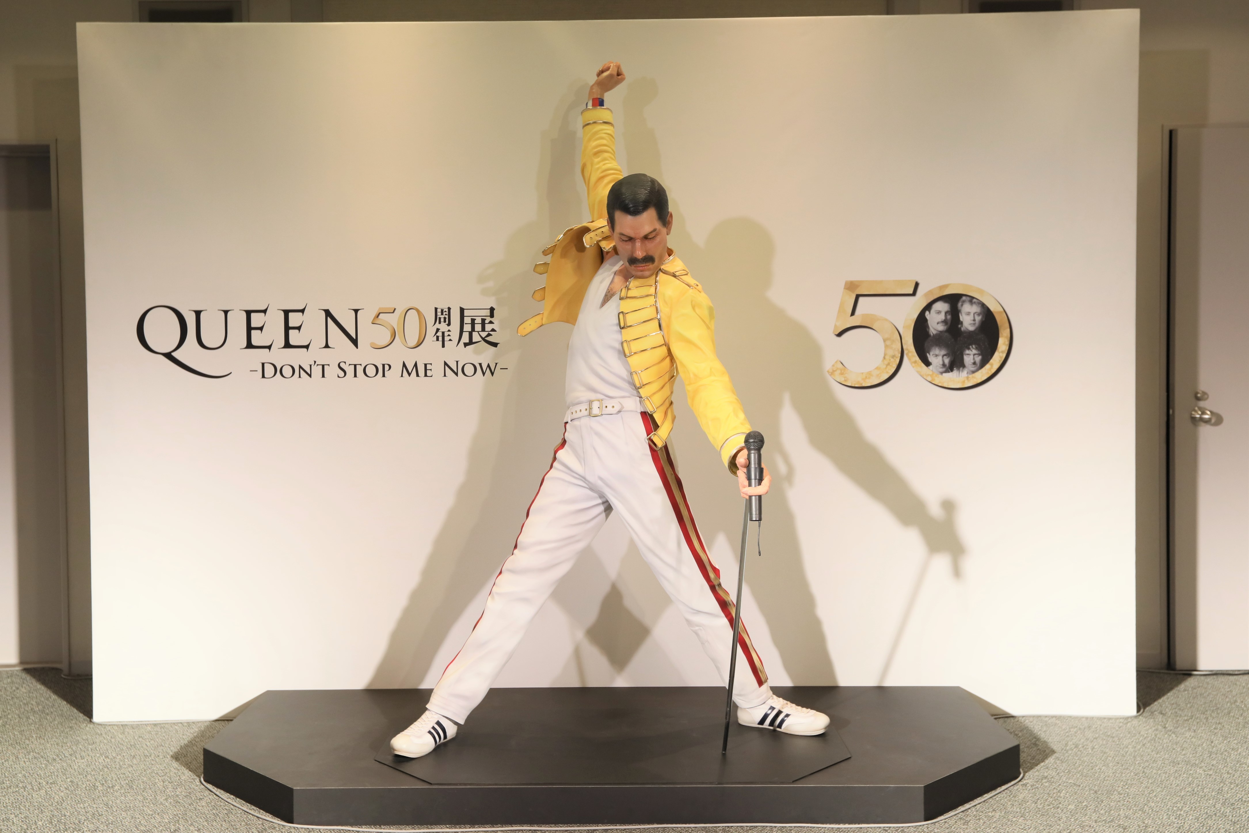 『QUEEN50周年展-DON’T STOP ME NOW-』