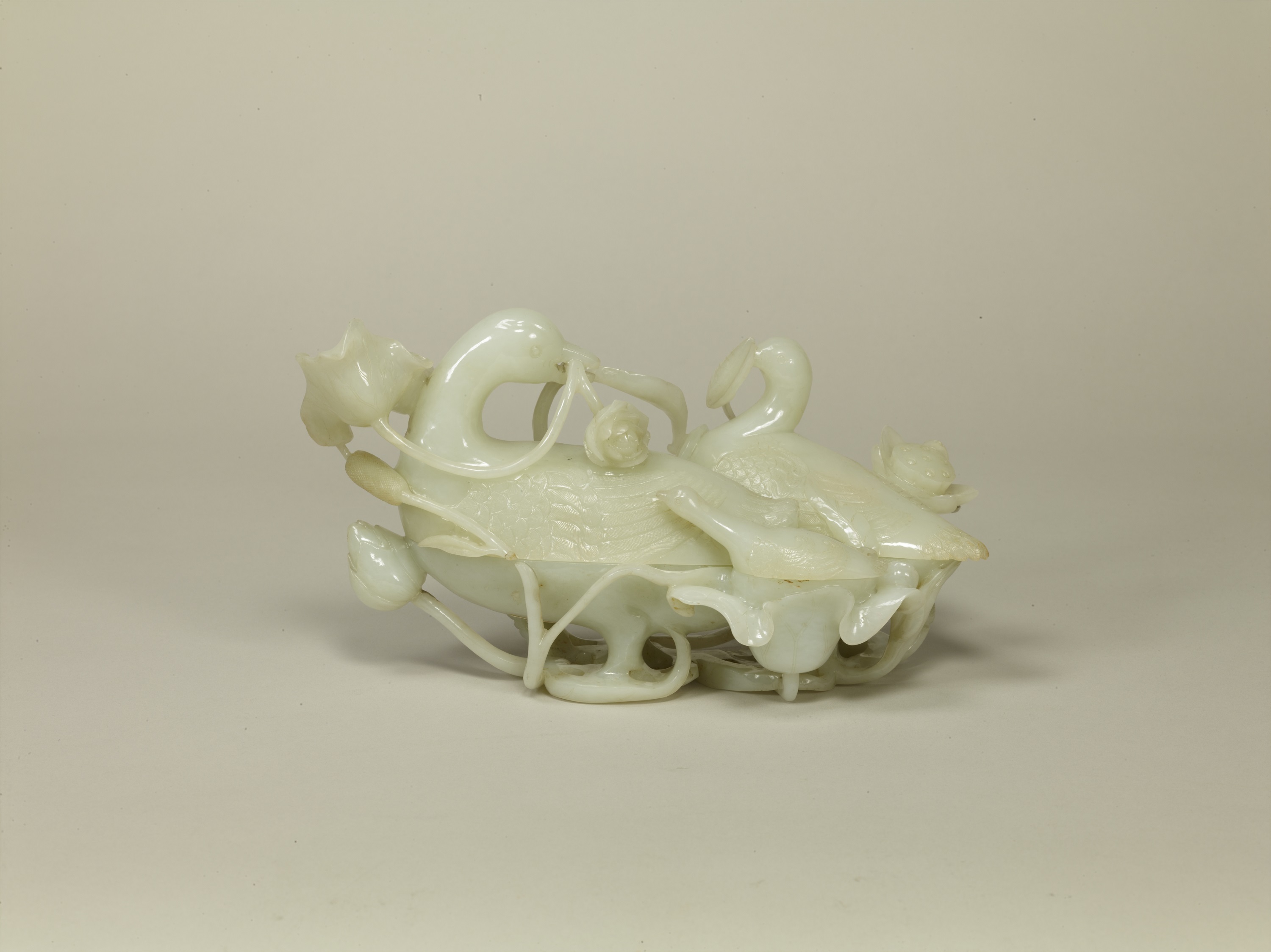 白玉水禽形合子　中国　清時代・19世紀