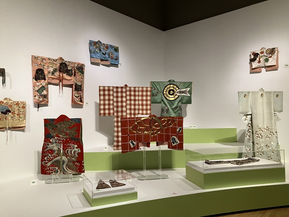 坂東三津江が着用した衣装類の展示風景