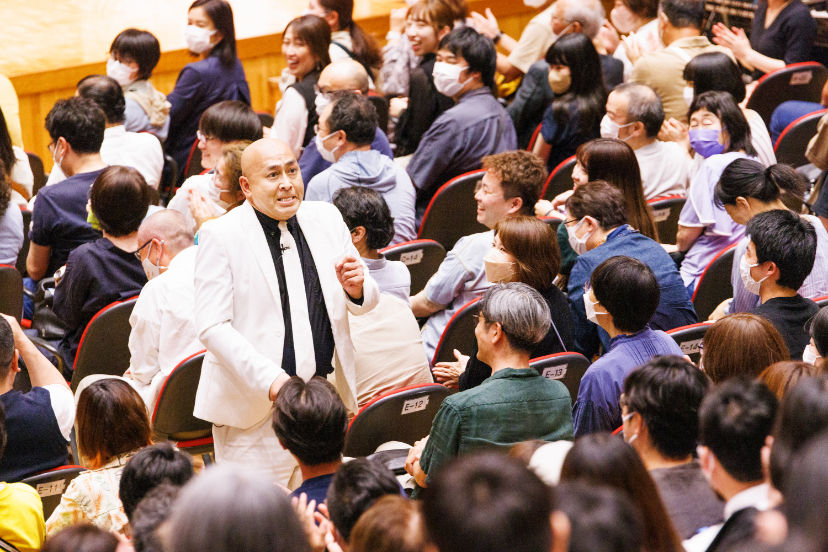 錦鯉独演会「バカが来た」 撮影＝二瓶 彩