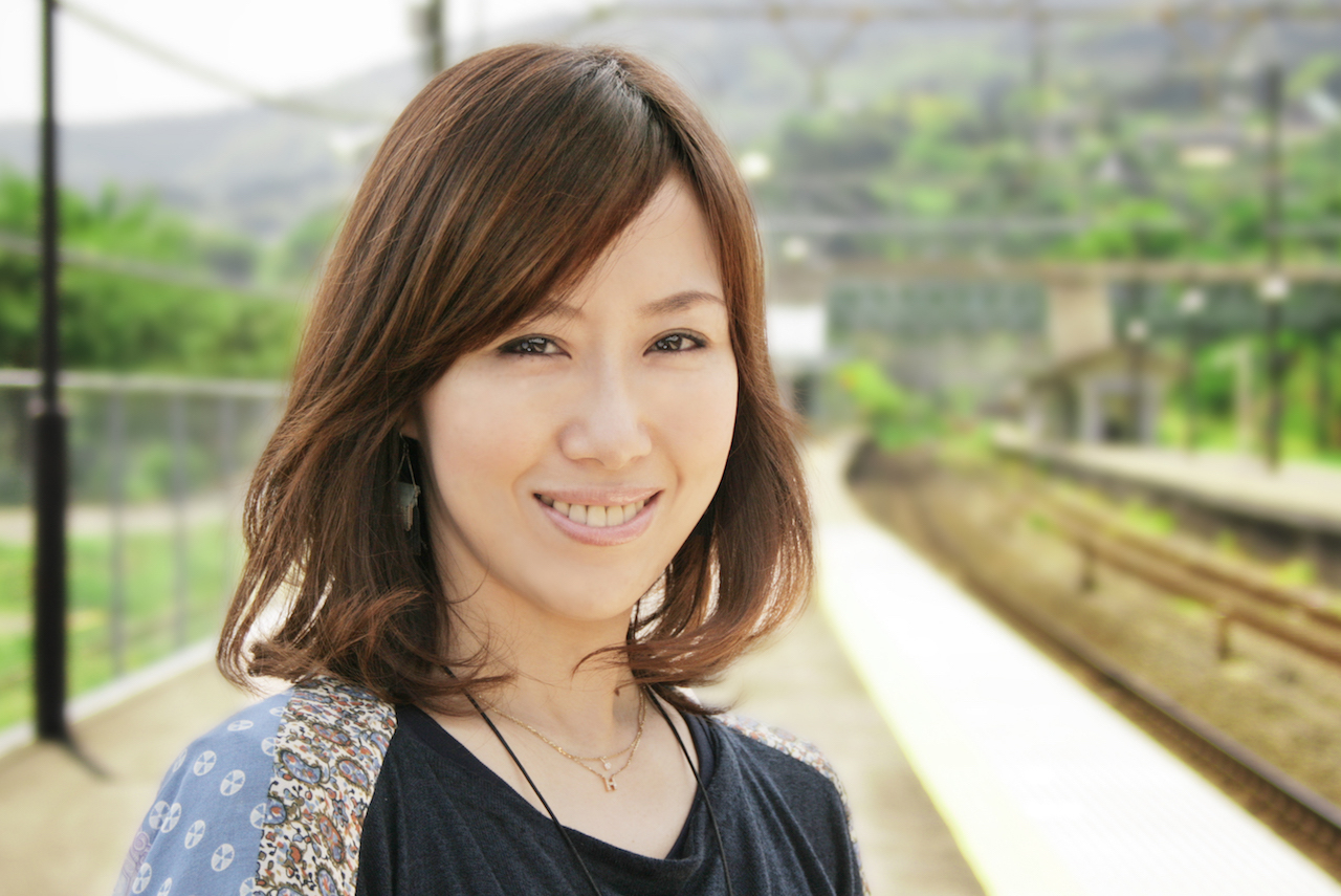 <DJ 仁井聡子> 「SATURDAY AMUSIC ISLANDS MORNING EDITION」 放送時間：毎週土曜日7:00-12:00