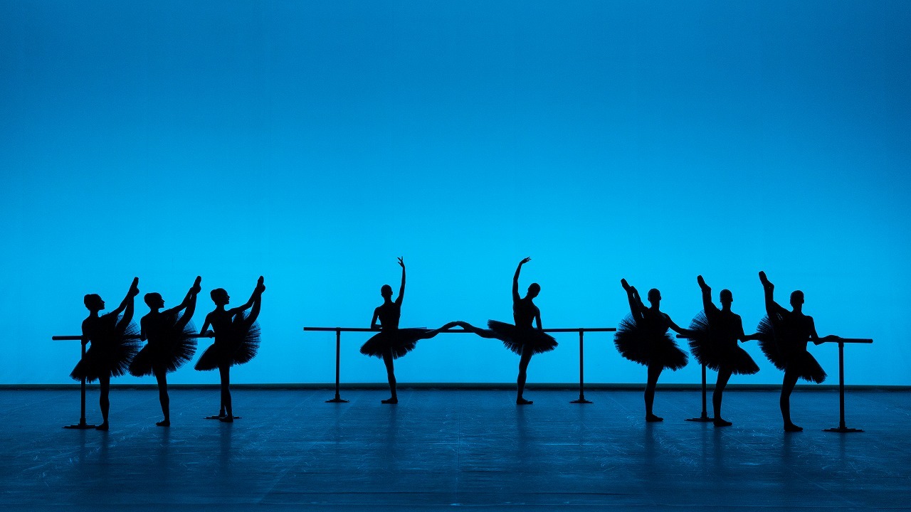 『エチュード』 　　　     　(C) Yonathan KELLERMAN / OnP Courtesy of The Paris Opera Ballet