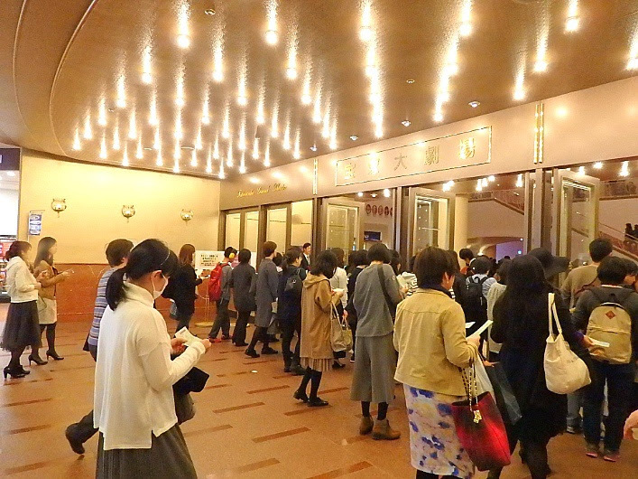 「宝塚大劇場」入口
