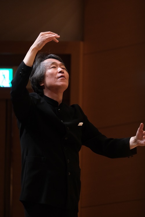 指揮者　佐藤正浩 　（C）H.Ozawa　写真提供：神戸市民文化振興財団