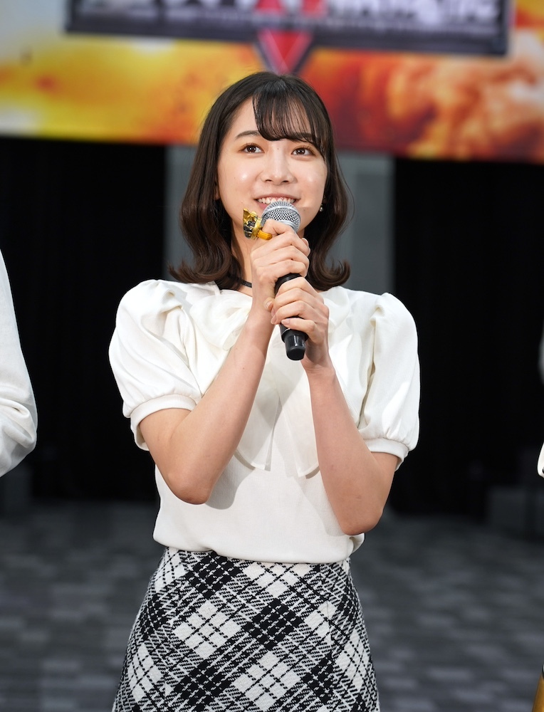 一河角乃／ゴジュウユニコーン役の今森茉耶