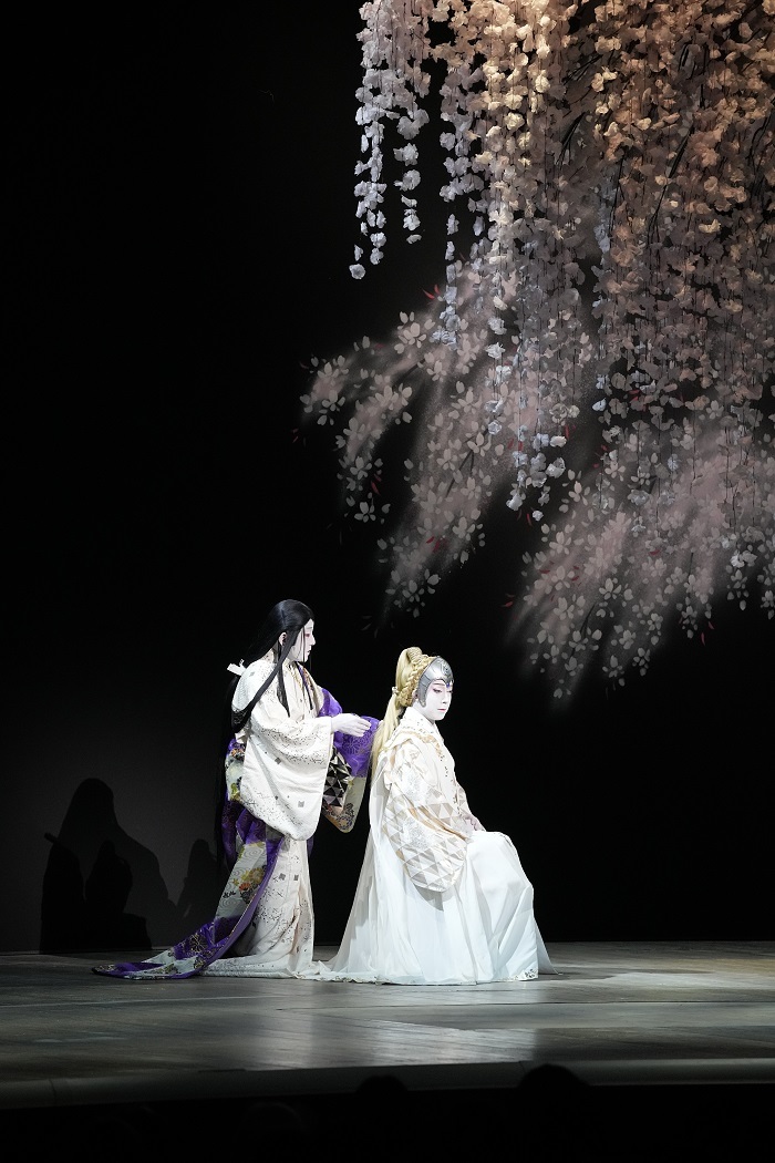 第三部『風の谷のナウシカ』（左より）トルメキアの王妃=上村吉弥、クシャナ=尾上菊之助 ／(C)松竹