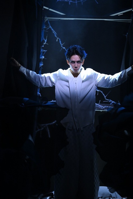 (C)糸川耀士郎 俳優10周年記念 １人音楽劇「夜啼鳥」製作委員会